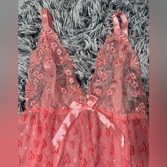 Elegant Pink Lace Nightgown - Picture 2 of 10